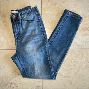 SO Women’s Medium Wash Blue Everyday High Rise Jegging Skinny Jeans Size 7 / 28